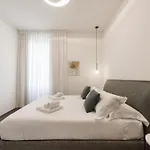 Por Santa Maria Terrace